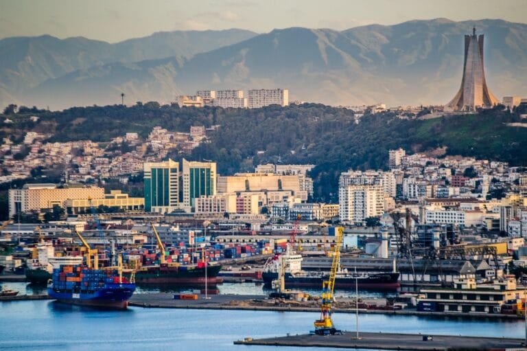 Mehr über den Artikel erfahren Top 10 des clients et fournisseurs de l’Algérie en 2024 – avec comparaison 2023
