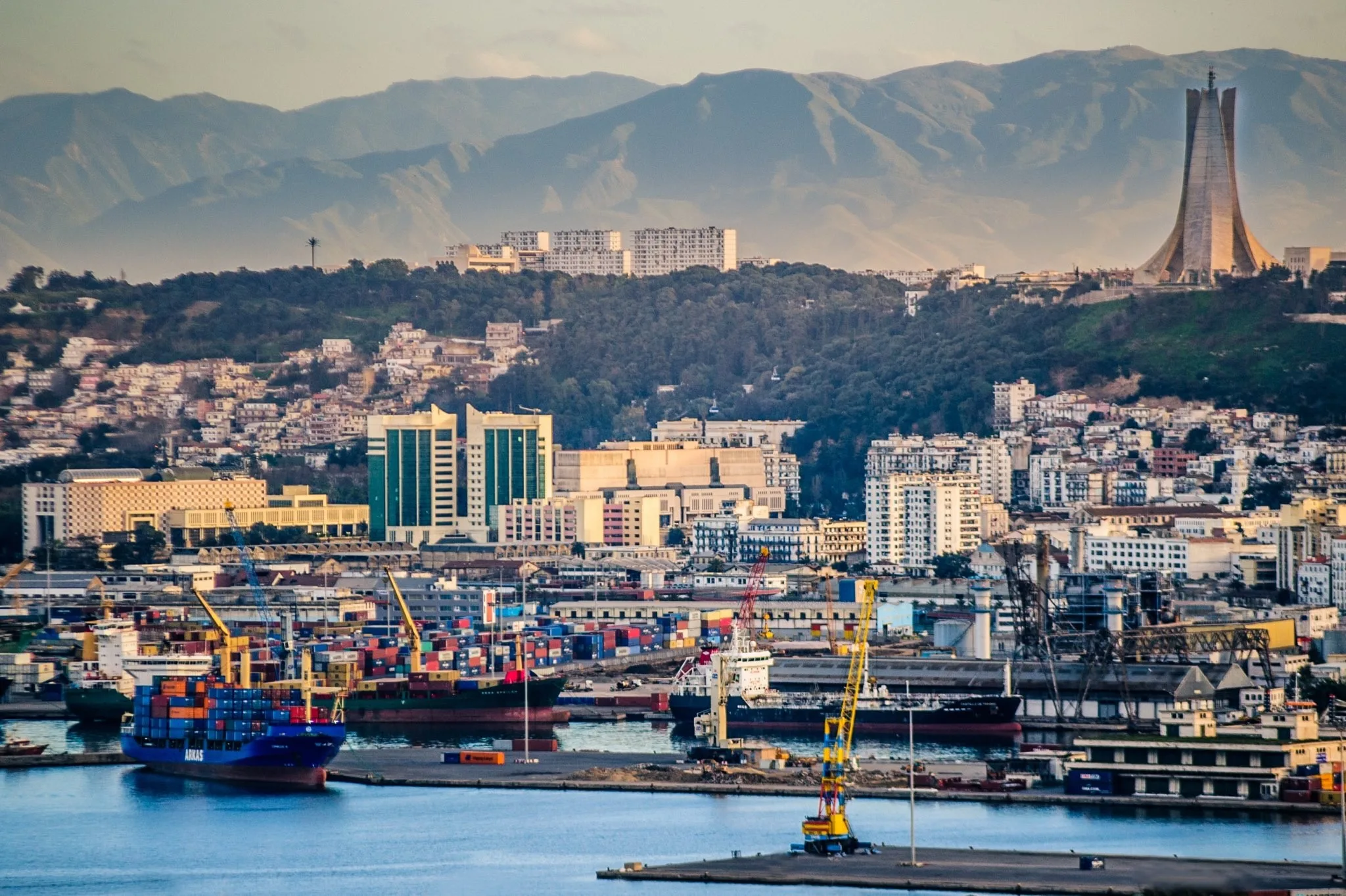 Read more about the article Top 10 des clients et fournisseurs de l’Algérie en 2024 – avec comparaison 2023